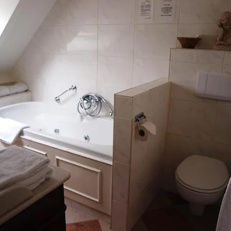 Landgoed, Jachtslot De Mookerheide 호텔 3*